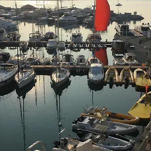 https://apartment-hirondelle-port-frejus.fr-provencehotel.com