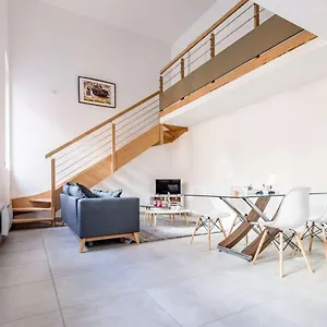  Apartment 002 - Duplex Moderne - Jeanne D Arc, France